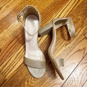 DB Studio David’s Bridal Arya Gold Metallic Ankle Strap Heels Size 7.5M